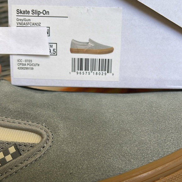Vans Men’s Skate Slip-On Grey/Gum
VN0A5FCAN3Z
Sneakers - Picture 16 of 16